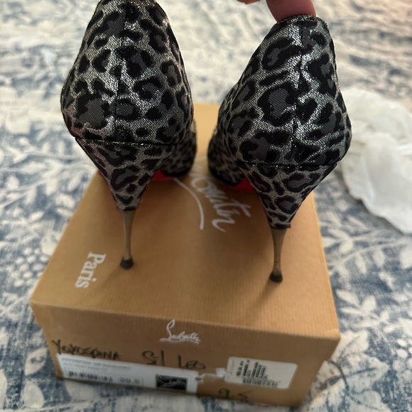 Christian Louboutin 'Yoyospina' Giaguaro Peep Toe Pumps Silver Metallic Leopard - Picture 3 of 10